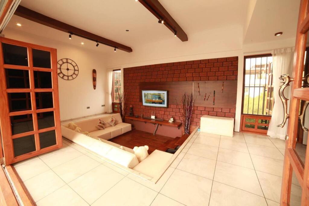 Varaa Villa Mysore Ngoại thất bức ảnh